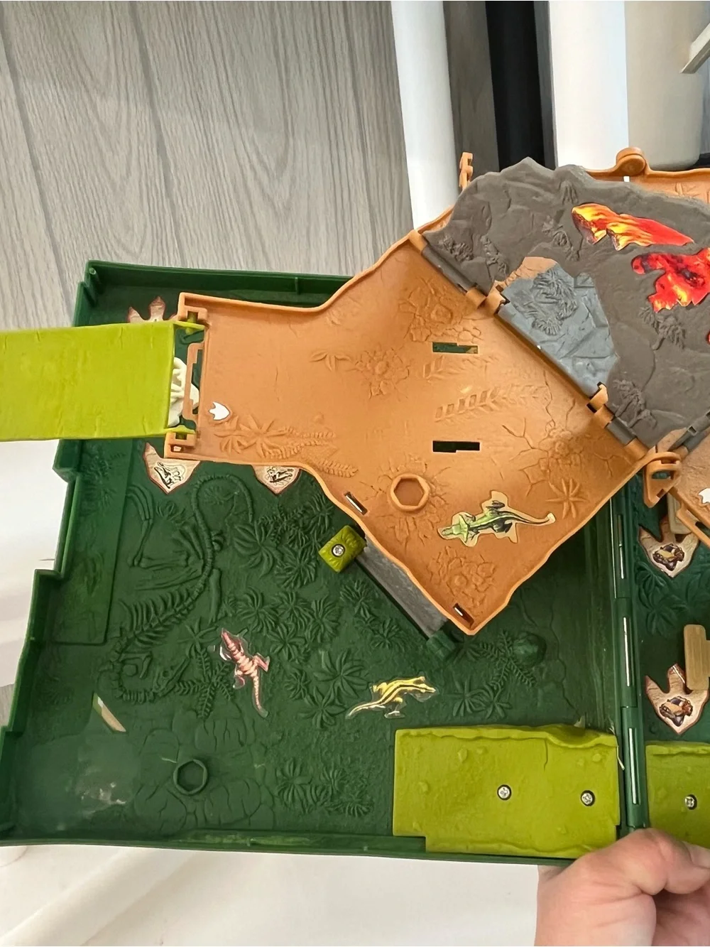 Matchbox K6970 Fold &Go Pop Up Playset Dino Volcano Green 2006 Dinosaur Set